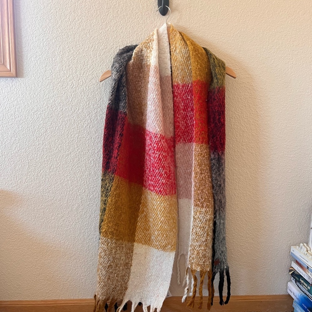 Lucky Brand Women’s Plaid Blanket Scarf in MultiColor - Picture 5 of 6